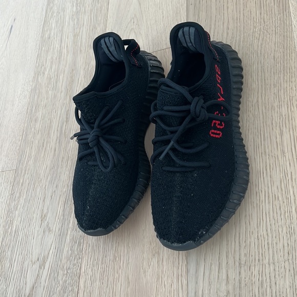YEEZY BOOST 350 V2 Bred - Picture 2 of 4